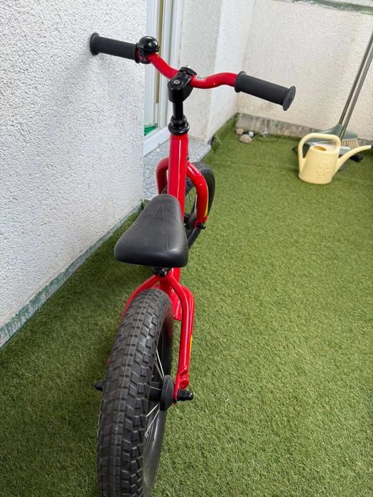 Балансово колело Specialized  и каска Specialized Mio MIPS