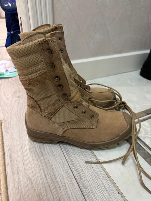 Ботинки с высоким берцем