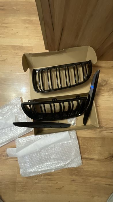 Двойни М бъбреци за BMW E90-E91 пре фейс 2005-2008,предна решетка