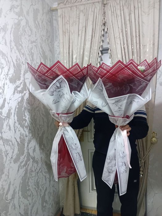 Chiroyli suniy gullar.