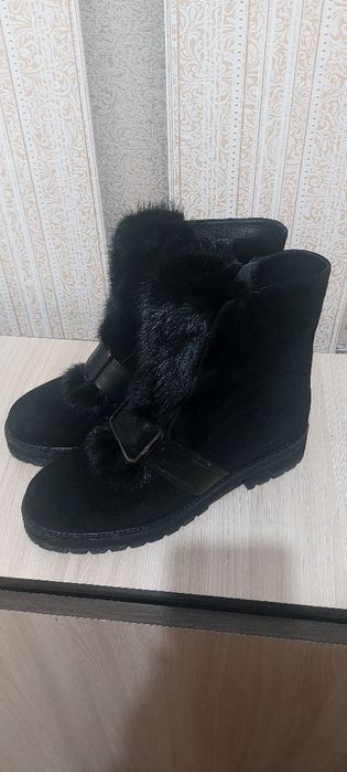 продам женские зимние ботинки