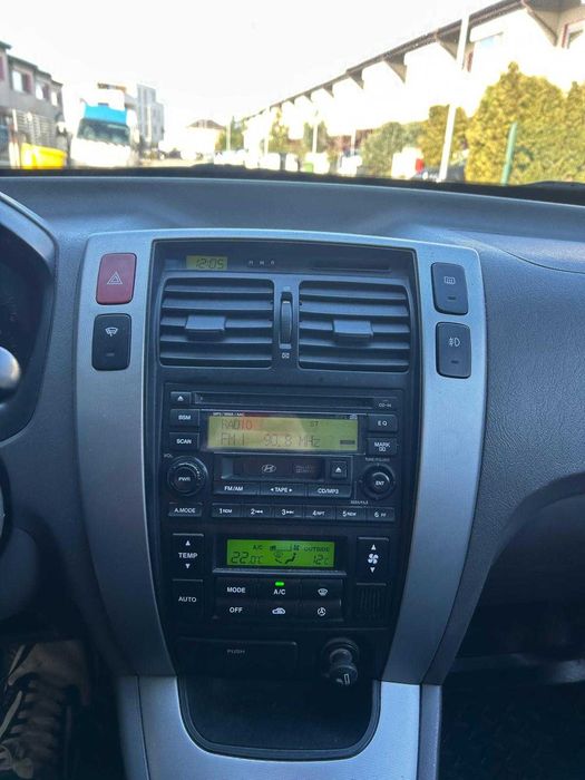 Hyundai Tucson 2006 • 2.0 CRDi 16V • 140 CP • 4WD • Manual – 3950 €