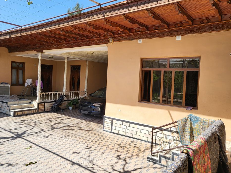 Uy Sotiladi yashash uchun hama sharoyit bor