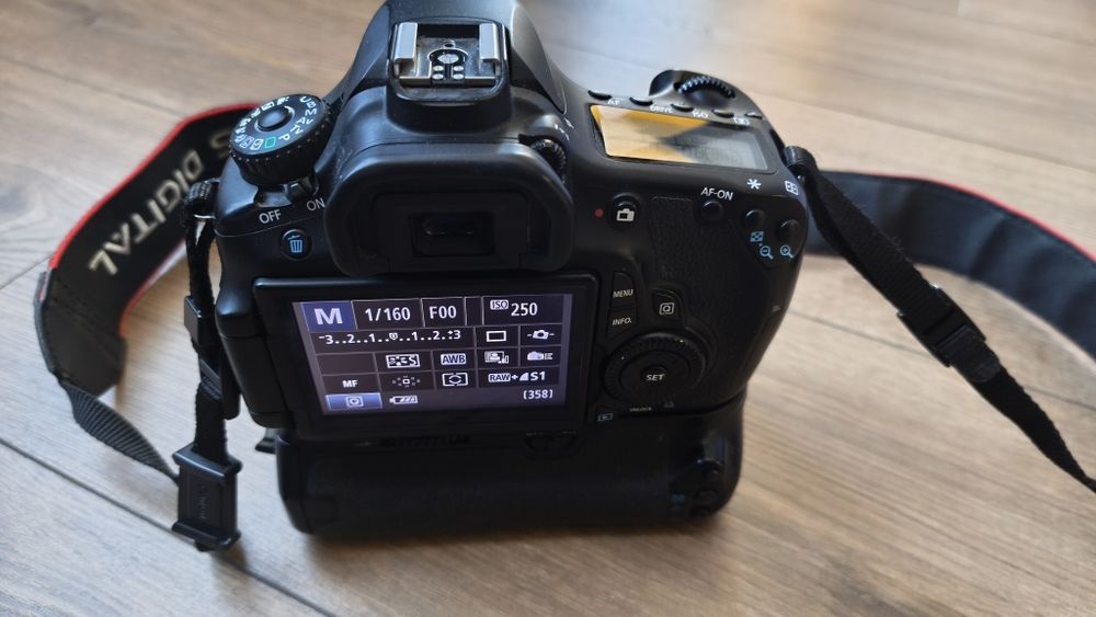 Canon 60d с грип и 2 батерии