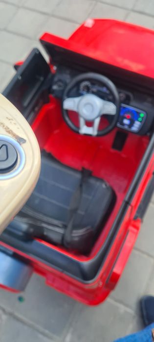 Продам машина для детей электронный есть пульт