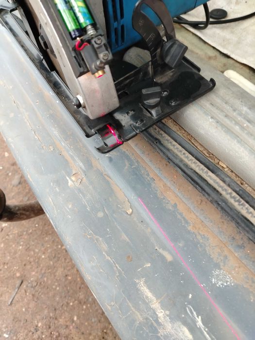 Дисковая пила с лазерным указателем.