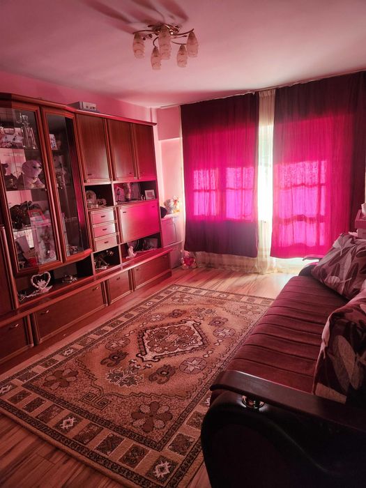 Vând apartament cu 2 camere ,micro 16.etaj 1
