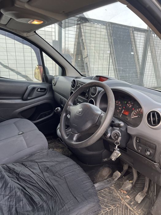 Vând Peugeot Partner