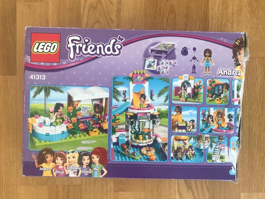 LEGO® Friends Piscina de vara din Heartlake 41313