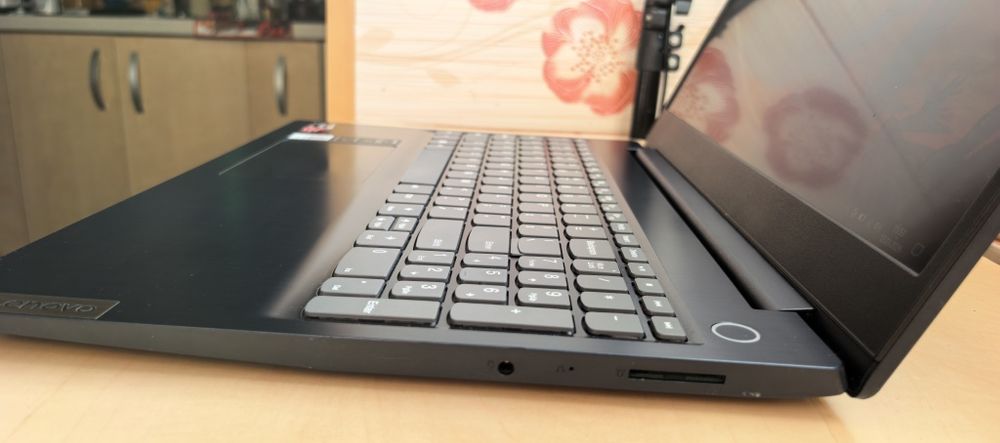 Laptop Lenovo Ideapad 3_Ryzen 5 3500U _12GB DDR4_15.6"FHD_256 SSD_NOU_