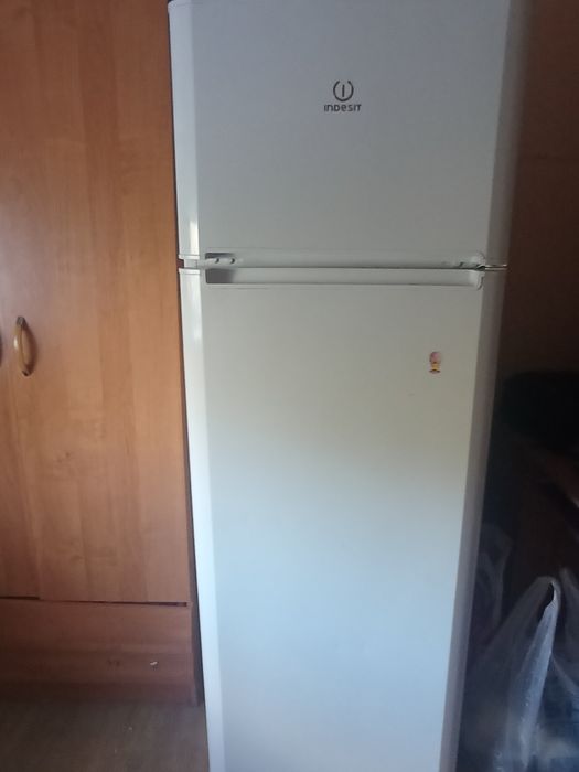 Продам 2 холодильника Индезит