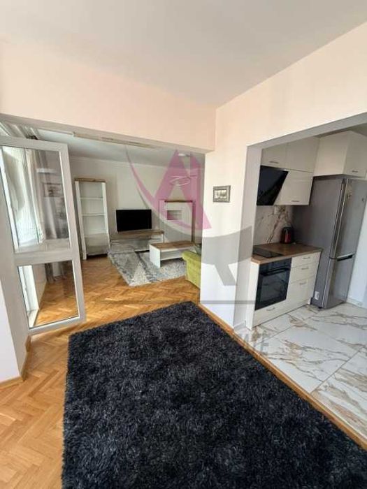 Дава се под наем Тристаен апартамент в Варна, ВИНС - 100 кв.м за 847.62 € - Снимка #1