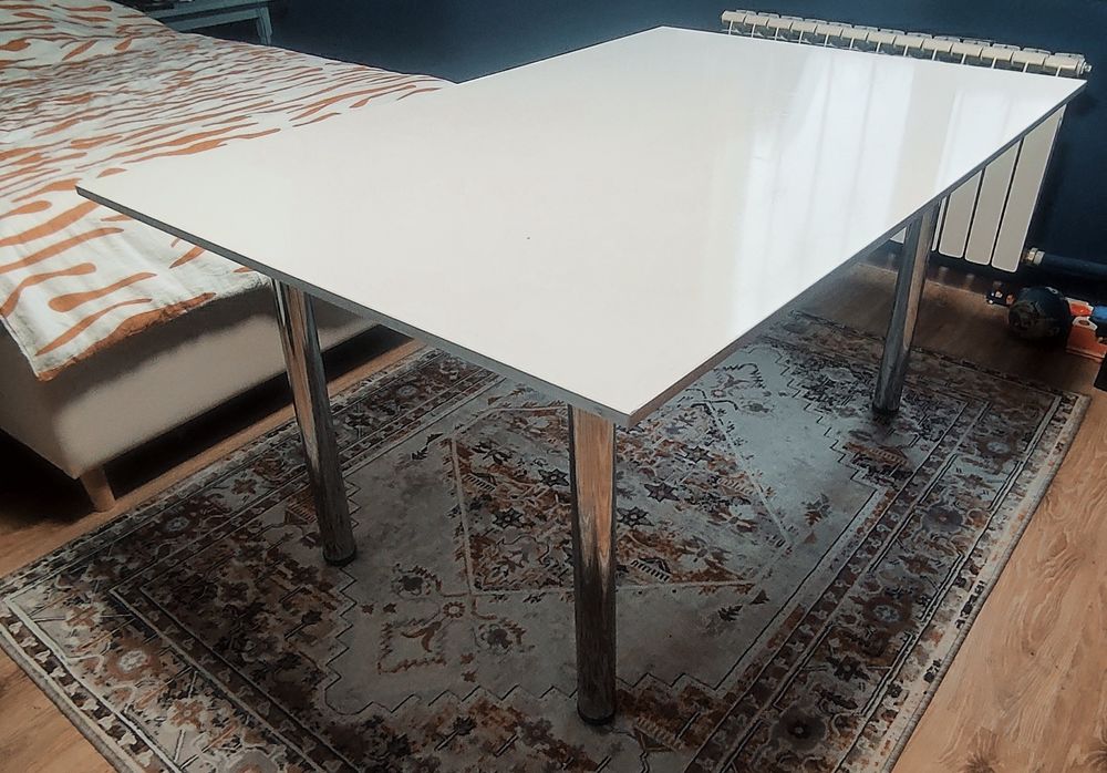 Стол для мастерской студии