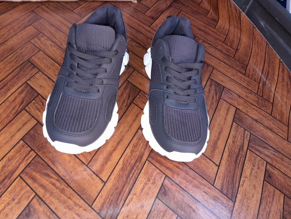 Lapte praf Aptamil 2 ,Adidași nr 40