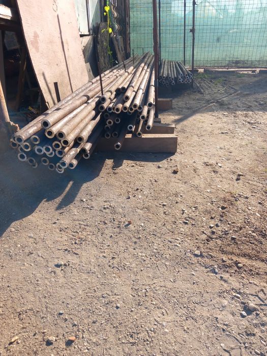 Tevi de fier, de la 1,5 pana la 4,30 lungime, pret 2,5 lei kg