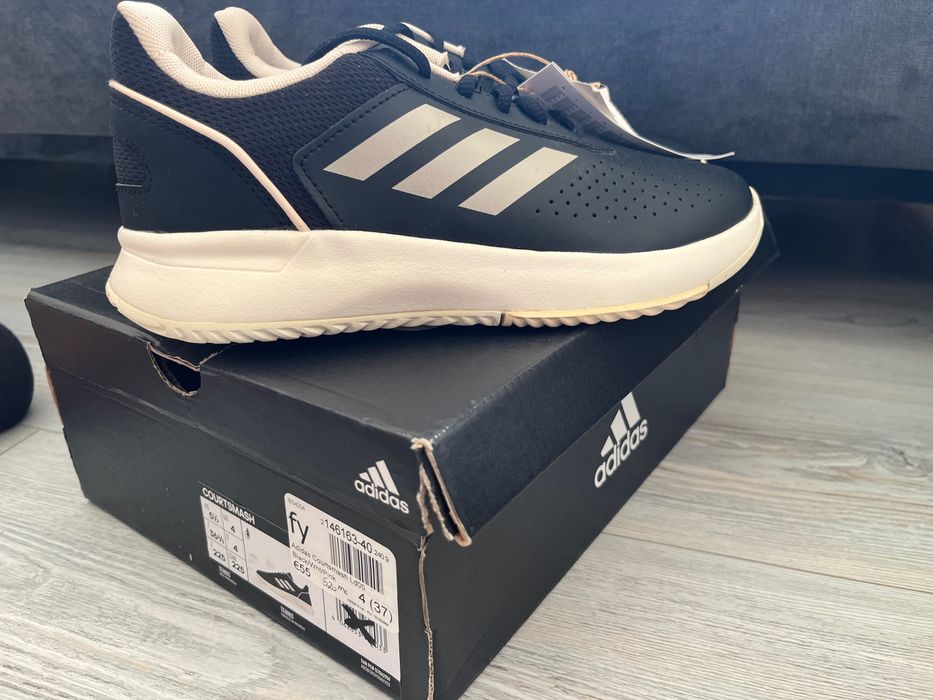 Дамски маратонки Adidas Courtsmash (37)