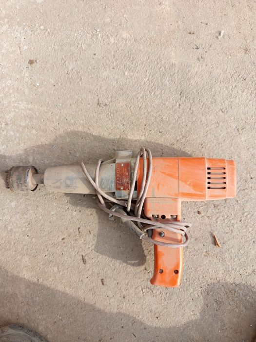 Шруповерт гайкаверт