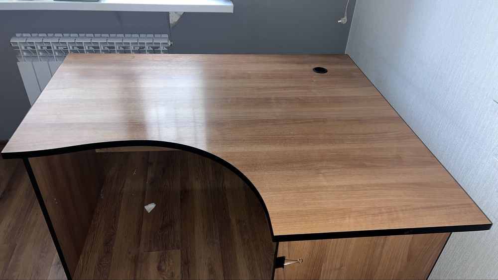 Офисный стол срочно!