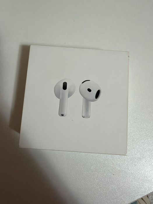 Наушники AirPods 4