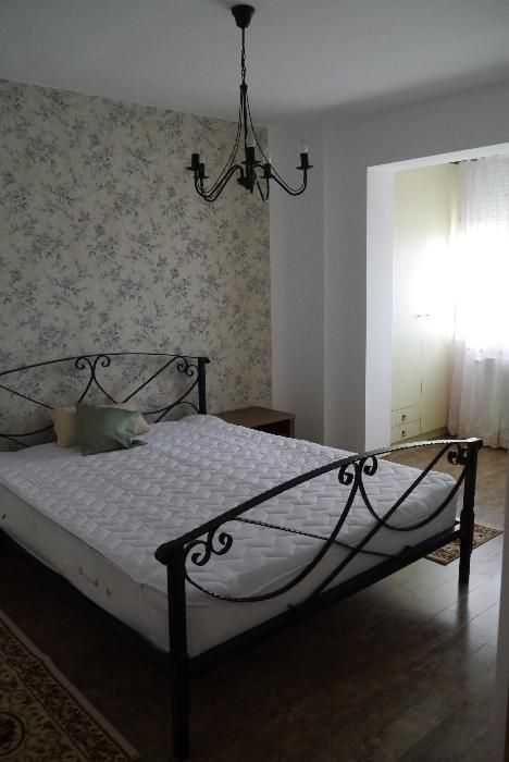 Inchiriez apartament cu 3 camere