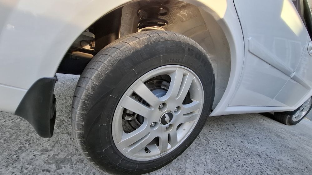 Продается Chevrolet Lacetti 2-позиция