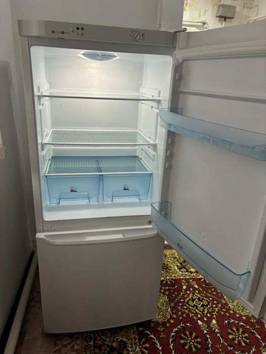 Холодильник б/у.