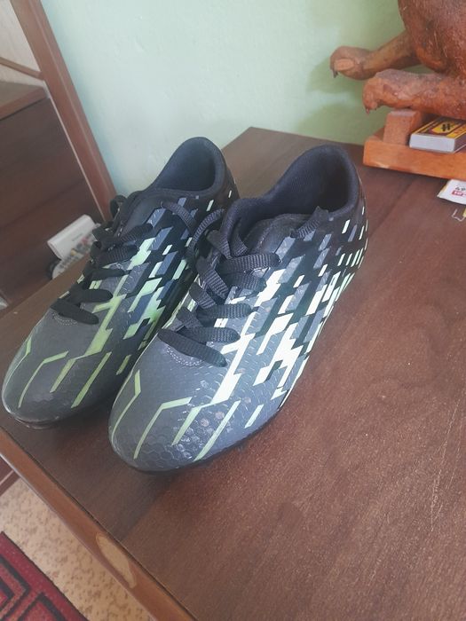 Продам бутсы детские новые