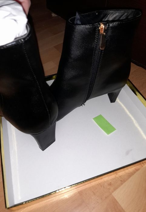 Botine din piele noi