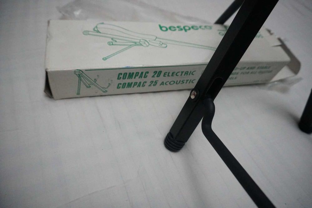 Стойка под гитру акустическая