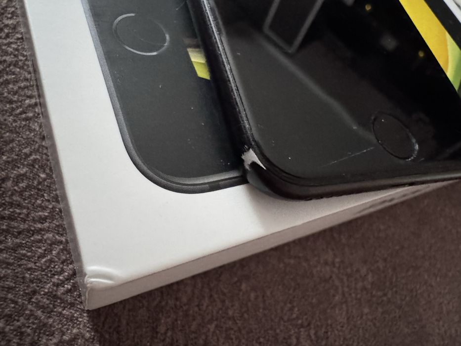 продам iPhone SE 2 поколение