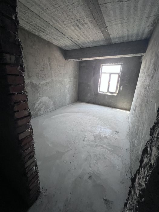 Каропка 2,3,4 этаж уйлар сотилади.