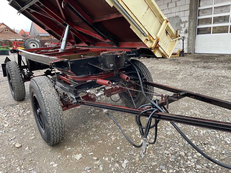 Remorca basculabila pe 3 parti Unnsin 5,5 t