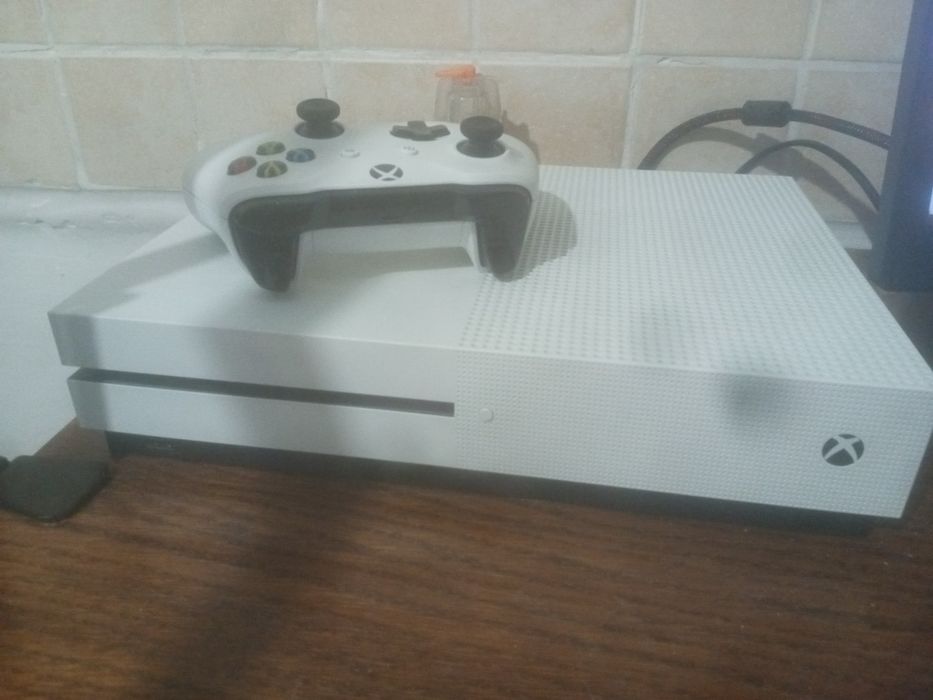 Продам срочно xbox one
