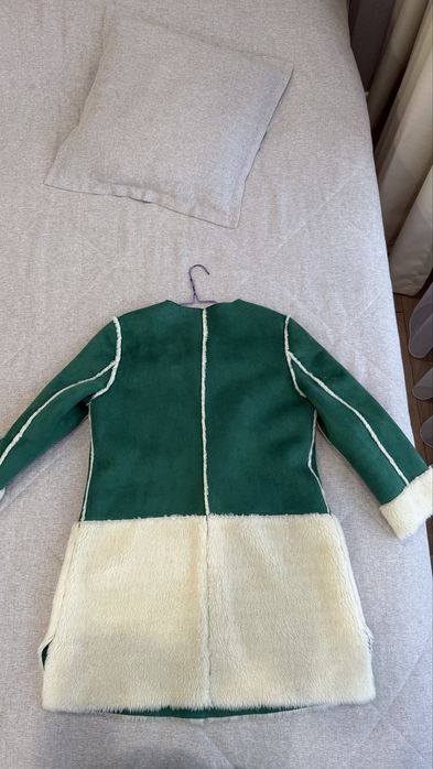 Легкая дубленка.