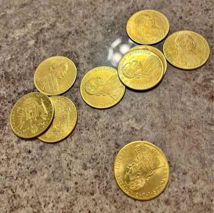 Vand monede suflate cu aur de 24k