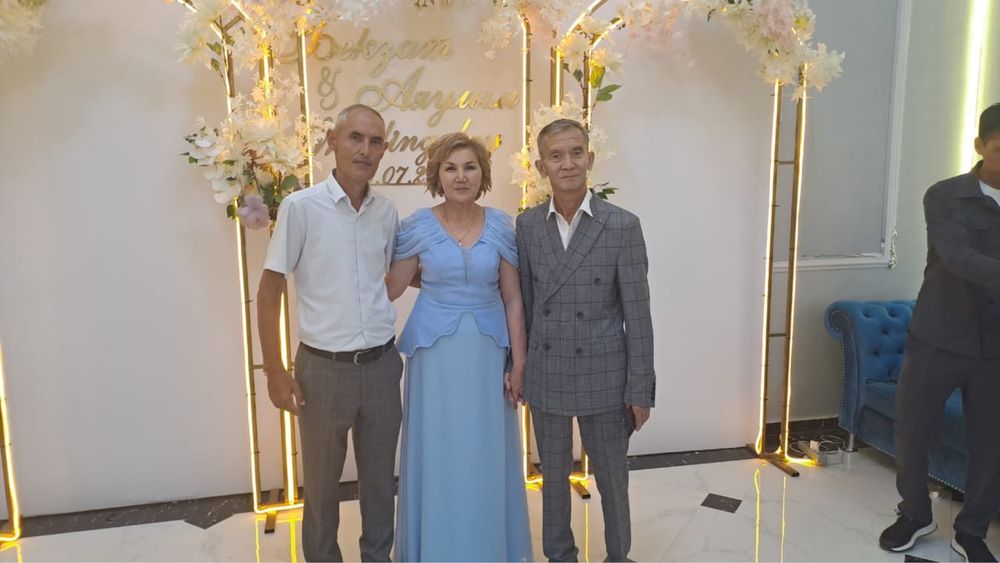 Платье голубое вечернее