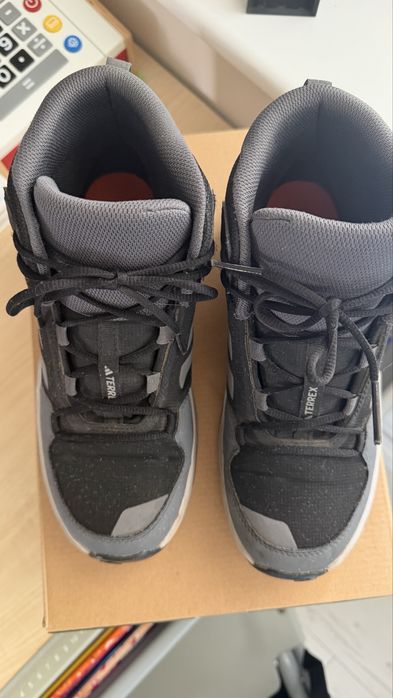 Продам демисезонные ботинки Adidas Terrex