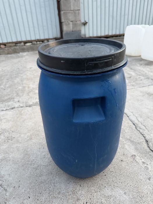 Продам пластмассовые канистры, бочки
