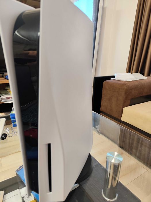 Playstation 5 + джойстик+ 4 игри (slim rancher, minecraft, FIFA 21, FC 24)