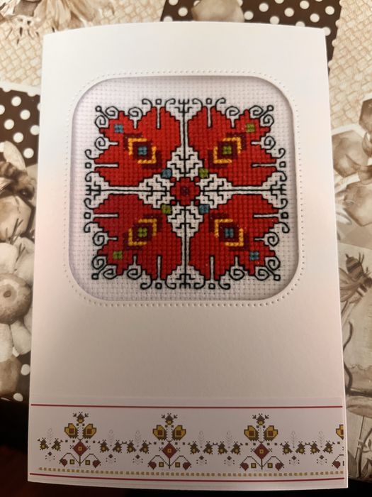 Картички с бродерия
