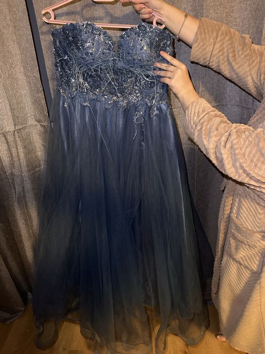 Тъмно синя бална рокля
