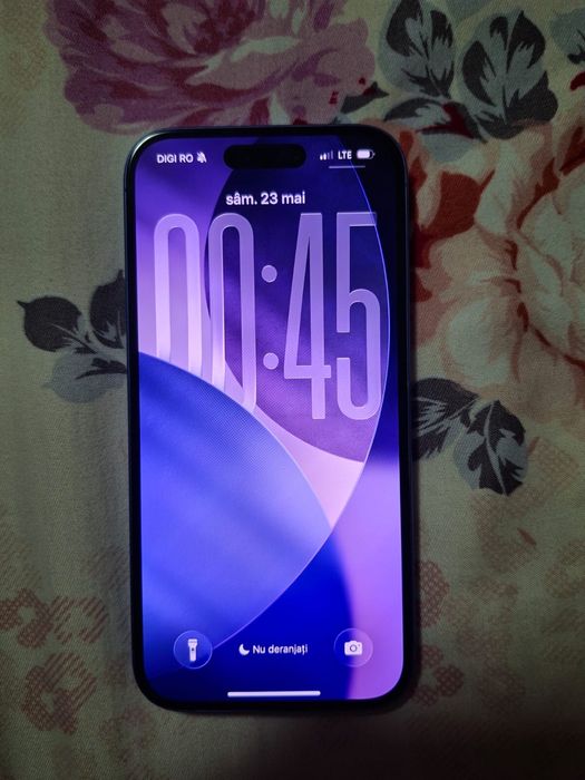 iPhone 16 ultramarine