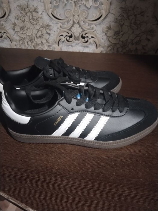 Продам кеды женские