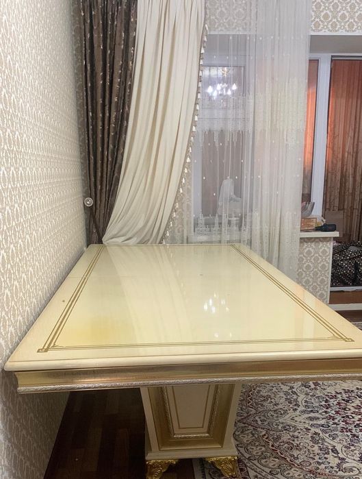 Продам большой стол