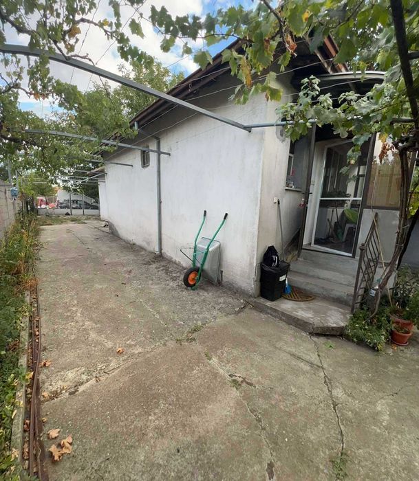 Къща с двор в кв.Болярово,гр.Хасково