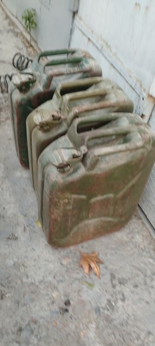 Продам  канистры разные