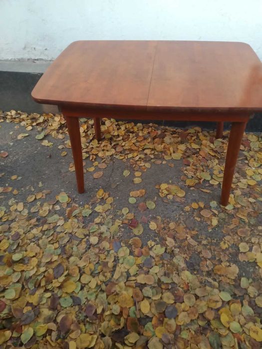 продам столик кухонный