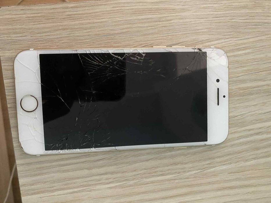 Vand iphone 7 fisurat