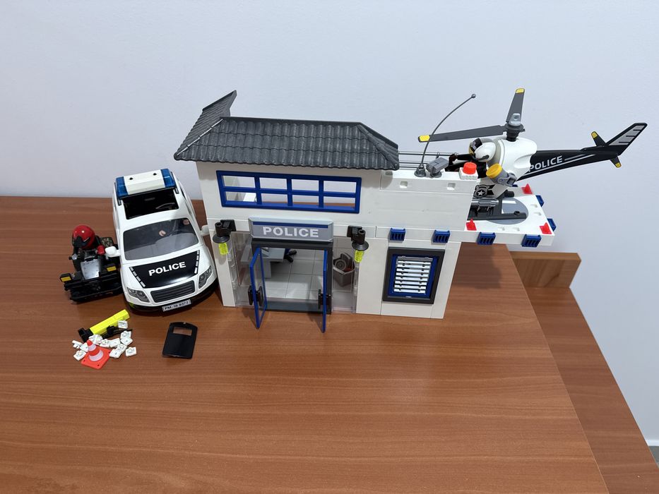 Lego-Playmobile- sectia de politie