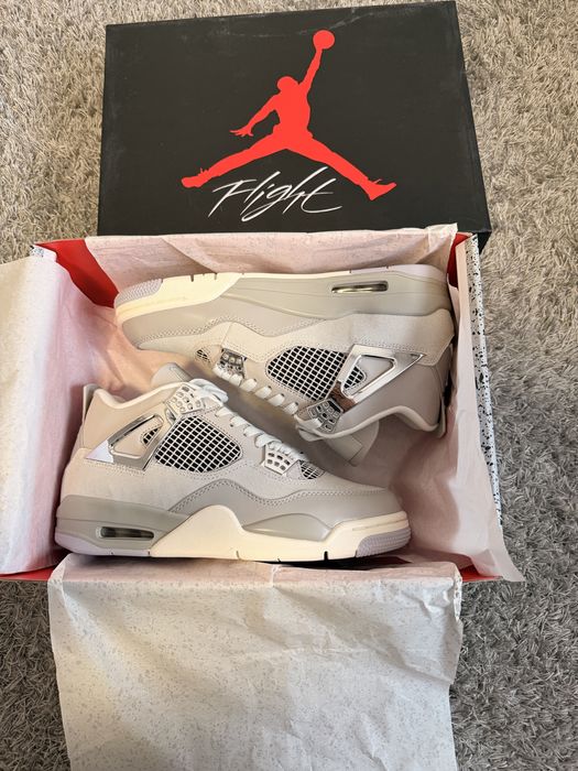 Jordan 4 Frozen Moments